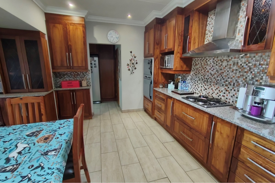 8 Bedroom Property for Sale in Broederstroom North West